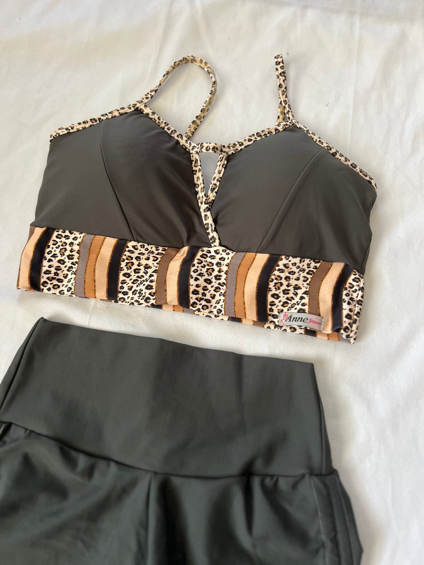 Gray leopard set